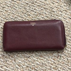Burgundy fossil wallet